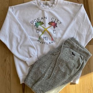 Casual & Relaxed VS PINK Joggers & Vintage crewneck